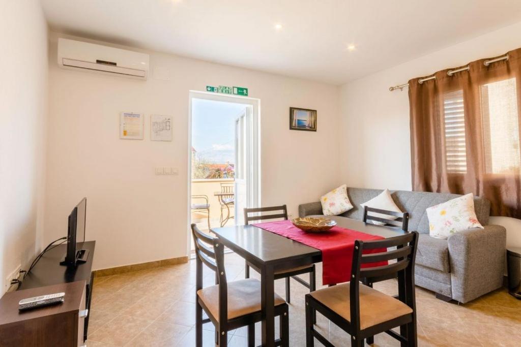 Apartments With A Parking Space Supetar, Brac - 16294 Luaran gambar